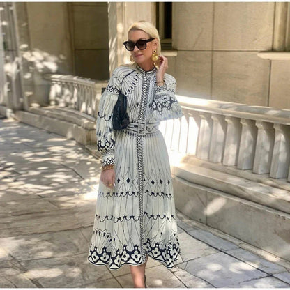 Robe à Col Montant Rétro