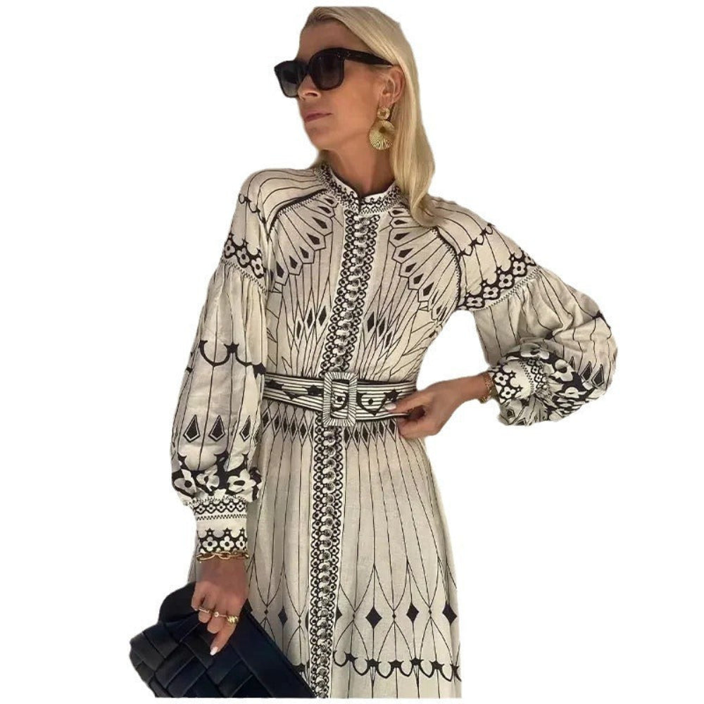 Robe à Col Montant Rétro