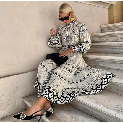 Robe à Col Montant Rétro