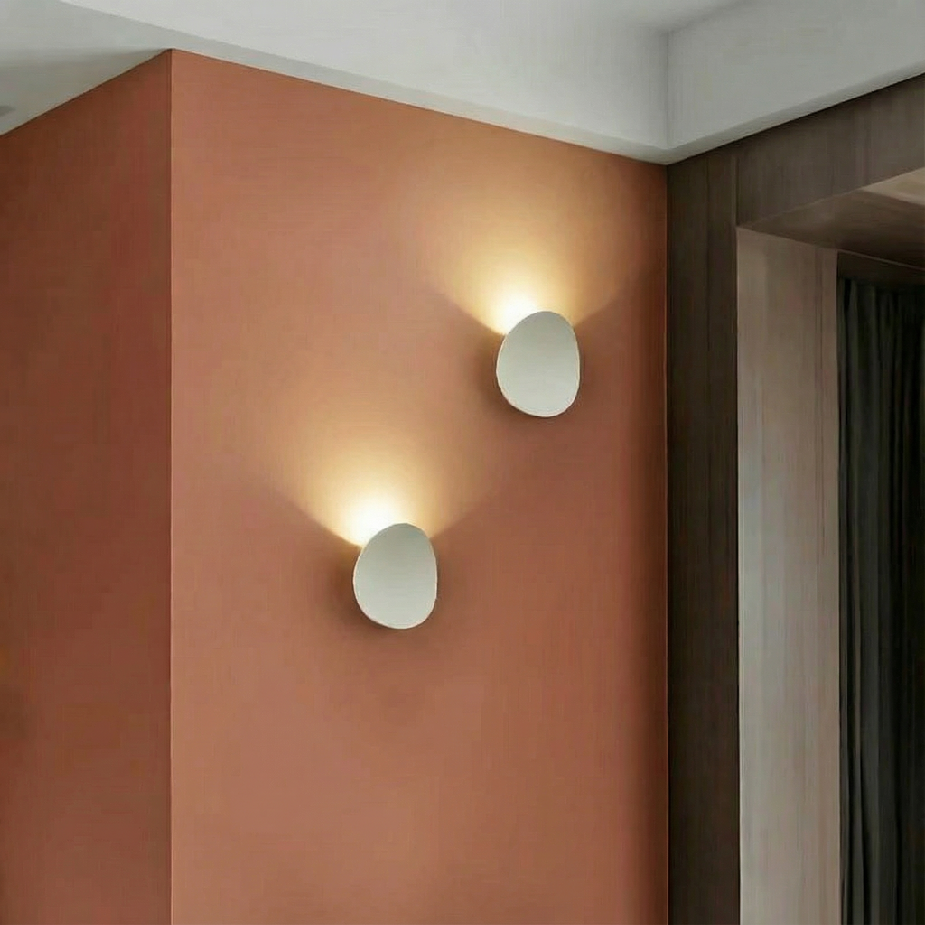 Aluminiowy kinkiet ścienny z cienkim oświetleniem LED do nowoczesnego wystroju wnętrz