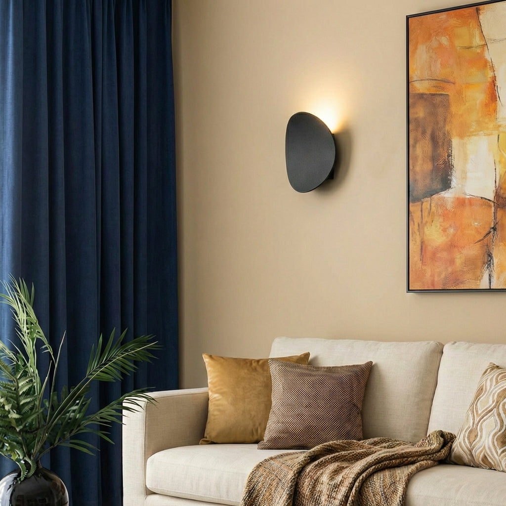 Aluminiowy kinkiet ścienny z cienkim oświetleniem LED do nowoczesnego wystroju wnętrz